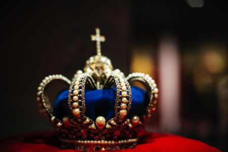 A queens crown